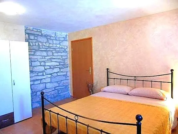 Villa Rustica Buje 0*,