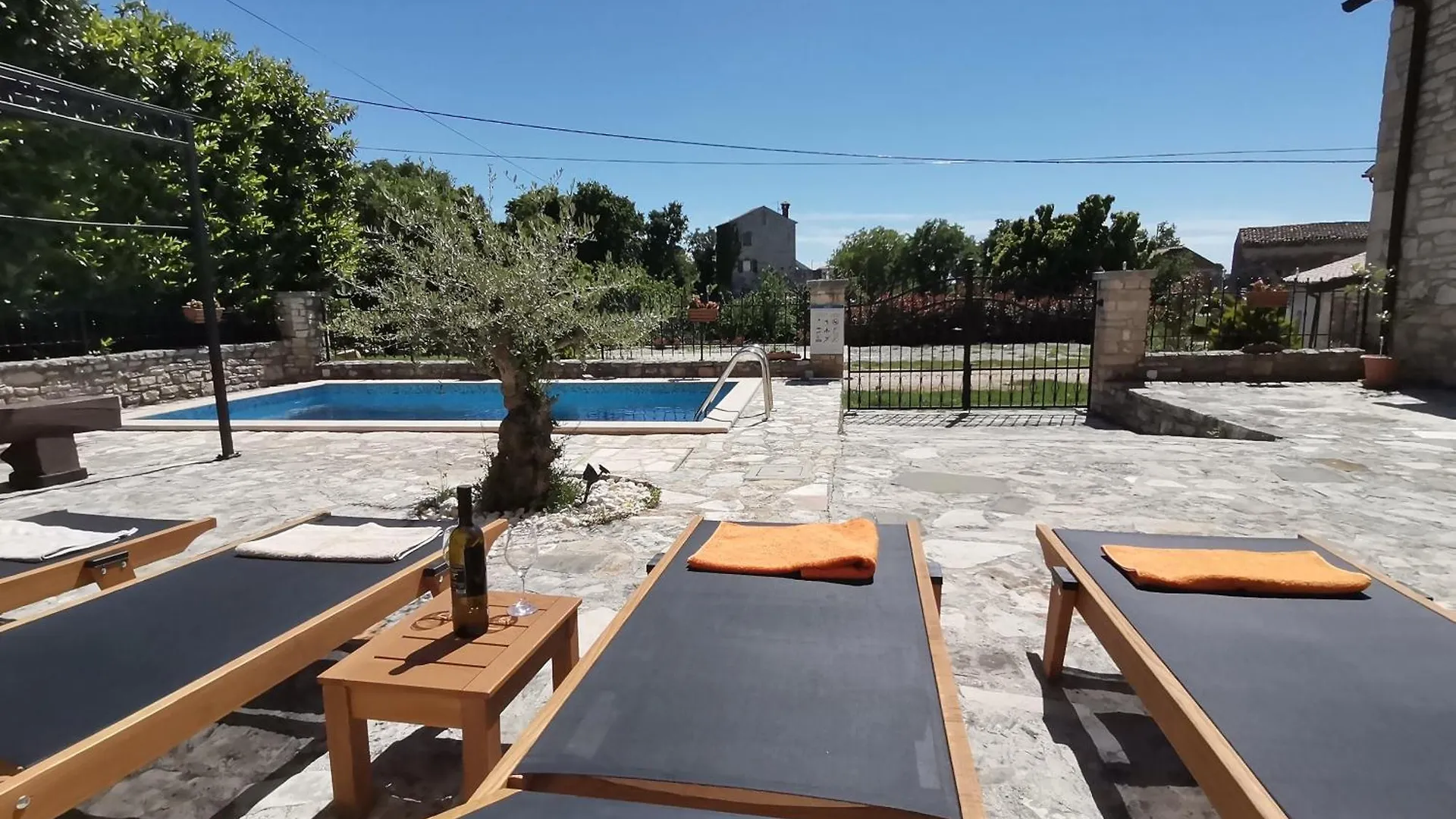 Villa Rustica Buje 0*,
